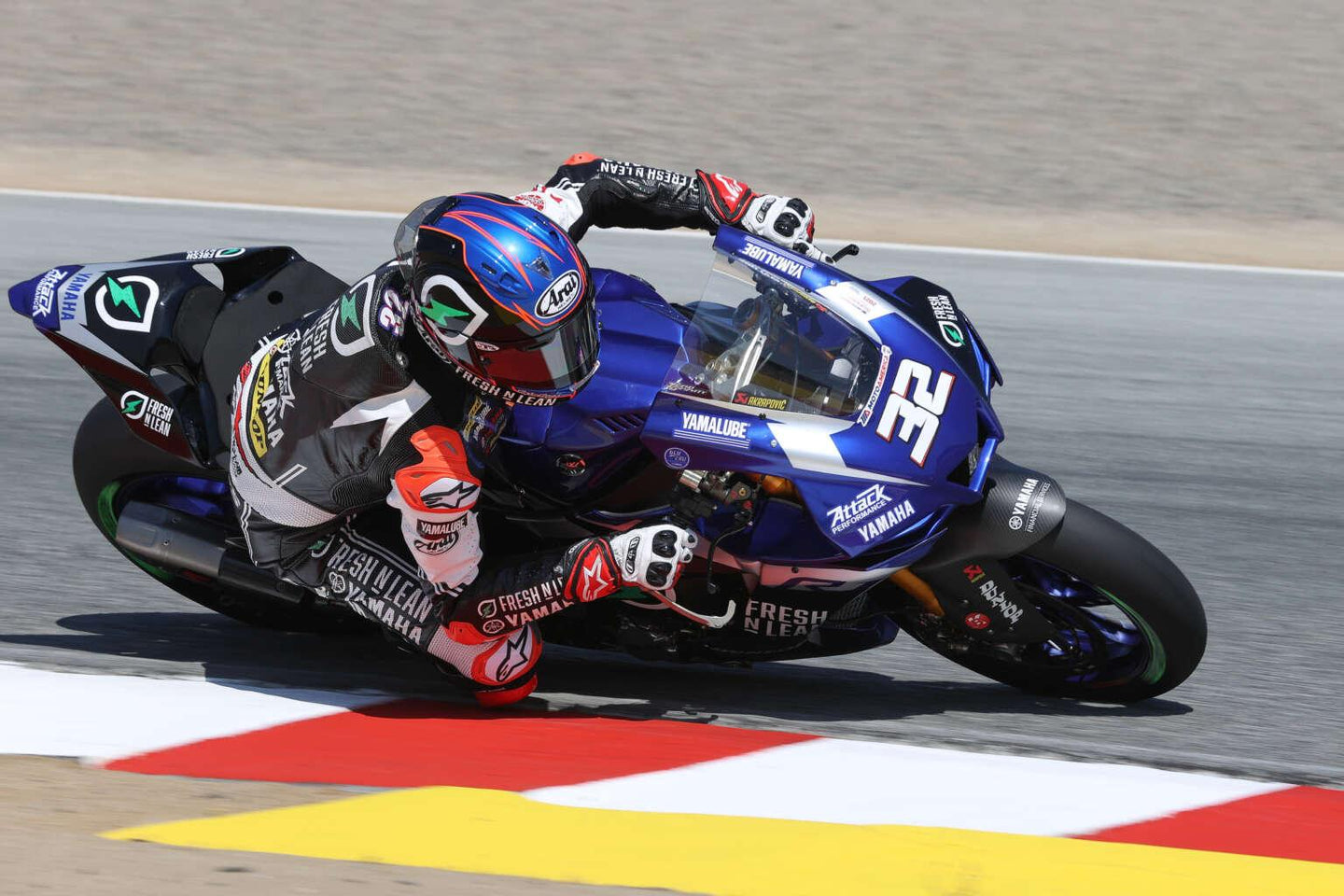 Jake Gagne und Loris Baz im epischen Kampf um Motoamerica Superbike Race Two Glory in Laguna Seca