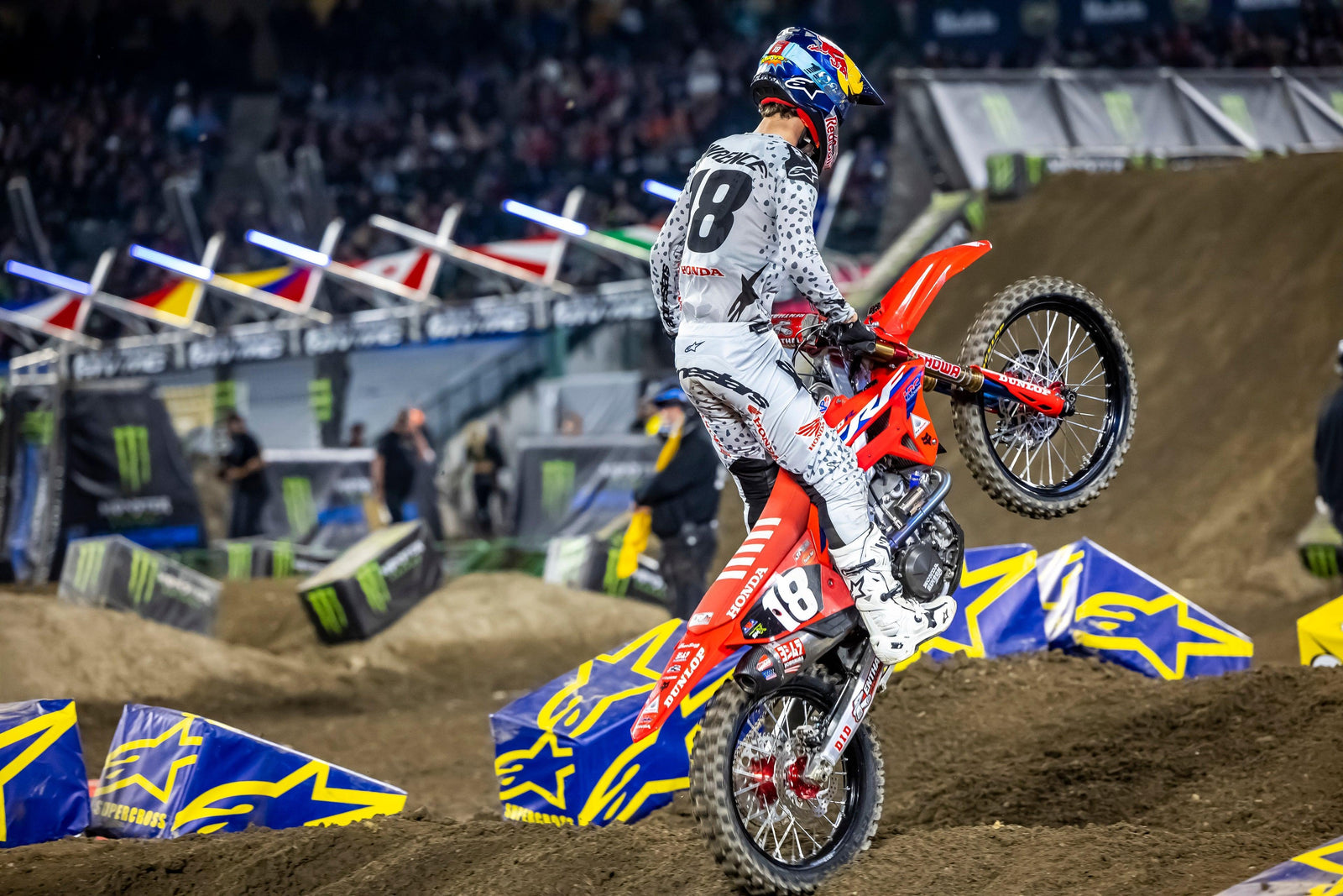 Jett Lawrence dominant est intouchable lors de l'ouverture de la saison Anaheim 250SX West