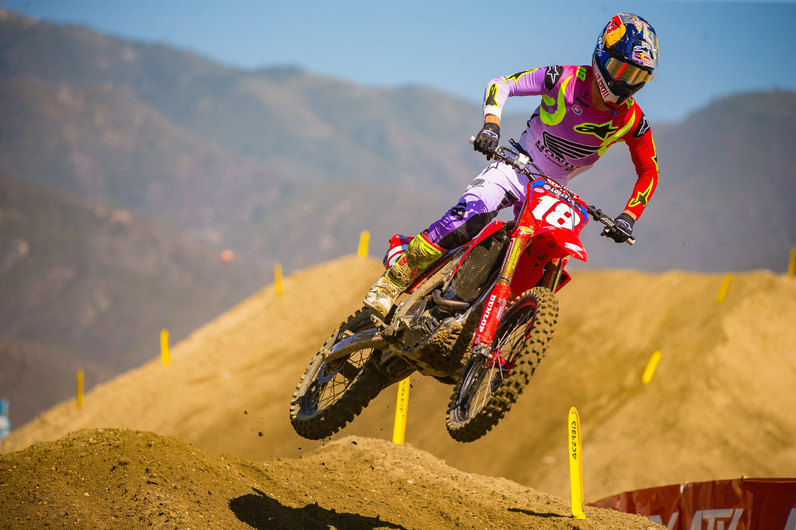 Podiumsperre als Jett Lawrence liefert einen atemberaubenden Doppelsieg bei AMA 250 Pro Motocross Races in Pala