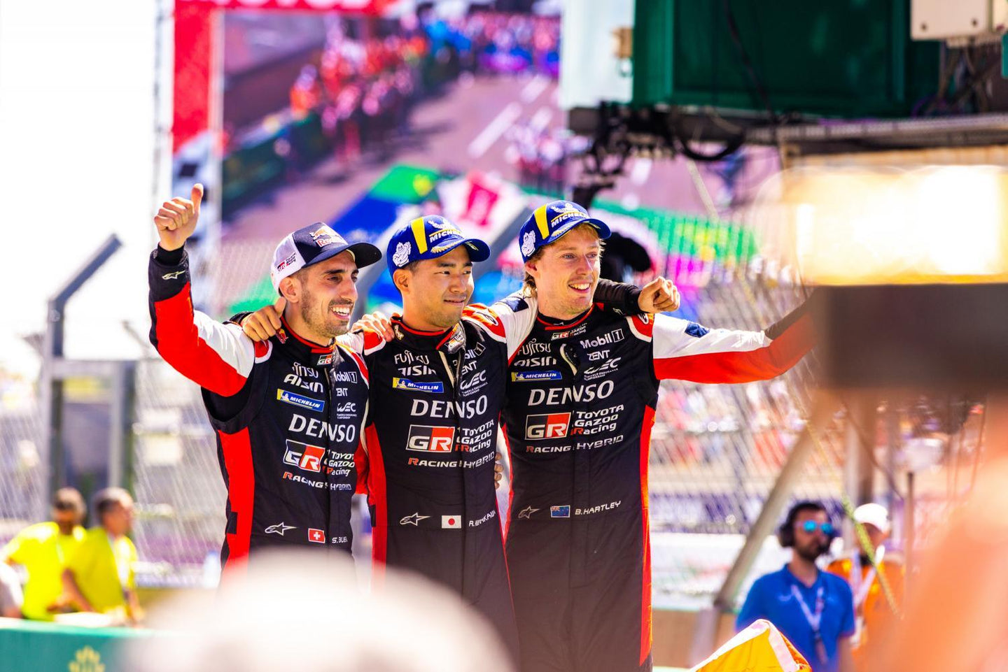 Sébastien Buemi, Brendon Hartley et Ryo Hirakawa victorieux alors que les Alpinestars marquent une incroyable course Hypercar 1-2 dans le Mans 24 heures