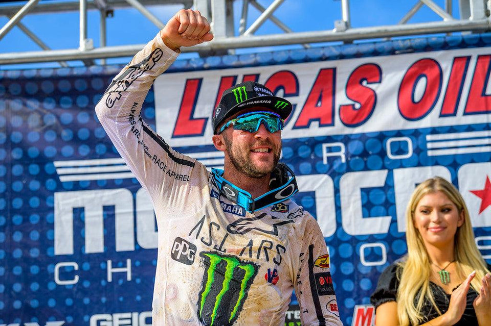 Eli Tomac -Kämpfe Chase Sexton hart für den Sieg in AMA 450 Pro Motocross als Jason Anderson den Podium -Sweep für Alpinestars in Spring Creek, MN, beendet