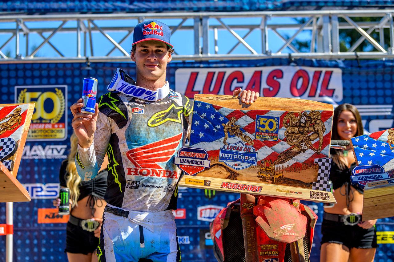 Hunter Lawrence und Justin Cooper gewinnen AMA 250 Pro Motocross Motos, als Jett Lawrence insgesamt im Podium Sweep für Alpinestars in Washougal gewinnt