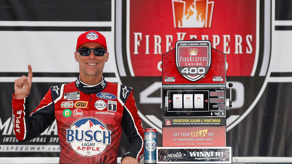 Kevin Harvick holt den entscheidenden NASCAR Cup -Sieg im Feuerwehrküsten -Casino 400 auf dem Michigan International Speedway