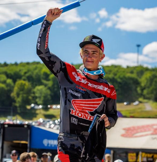 Chase Sexton dans une classe à lui dans AMA 450 Pro Motocross, prenant la double victoire alors que les athlètes d'Alpinestars couvrent les 4 postes de top 4 à Unadilla MX, New York