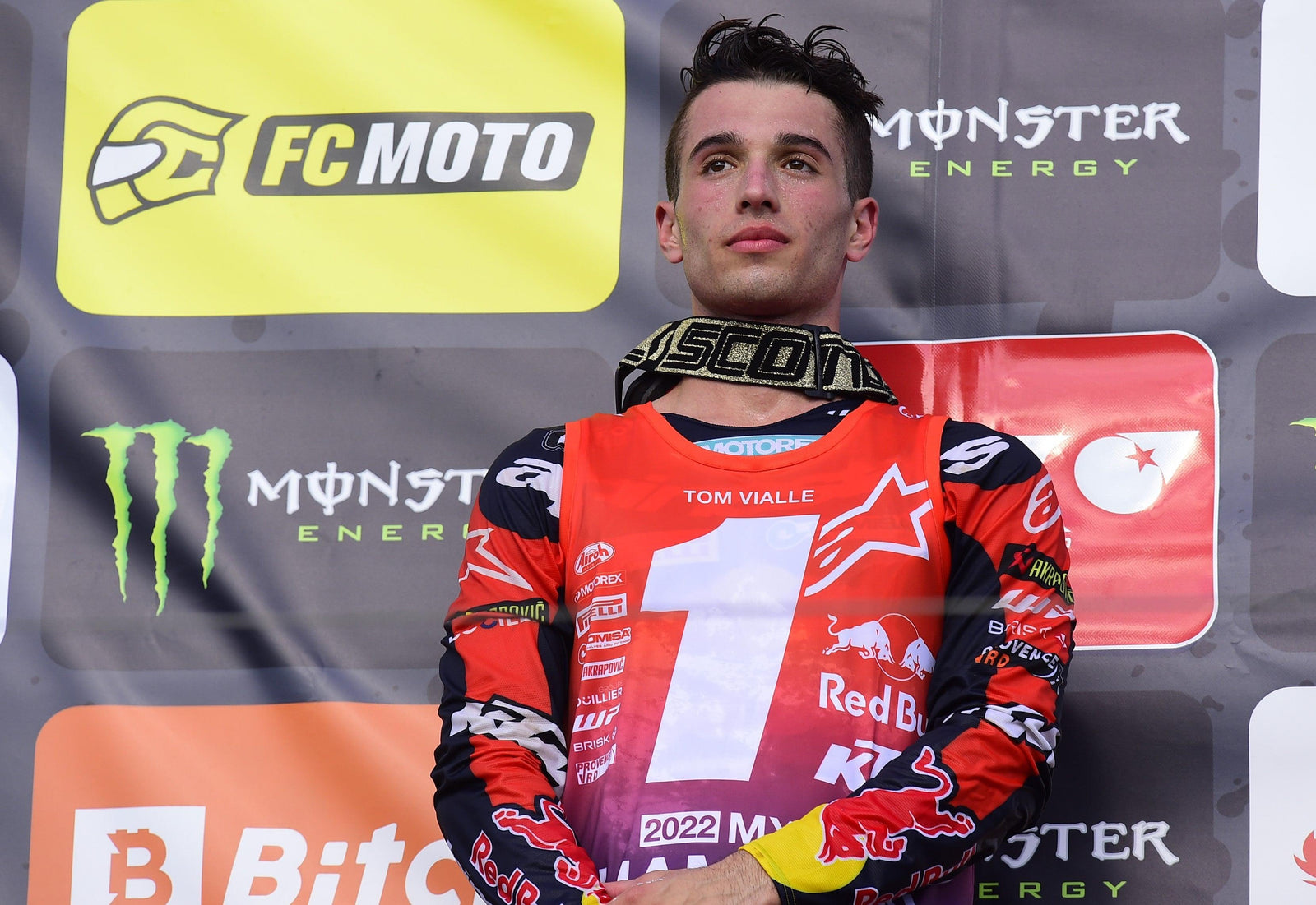 Tom Vialle sauve son meilleur pour la fin alors qu'il va 1-1 pour remporter l'ensemble et devenir champion du monde en 2022 MX2 lors de la finale de la saison en Turquie