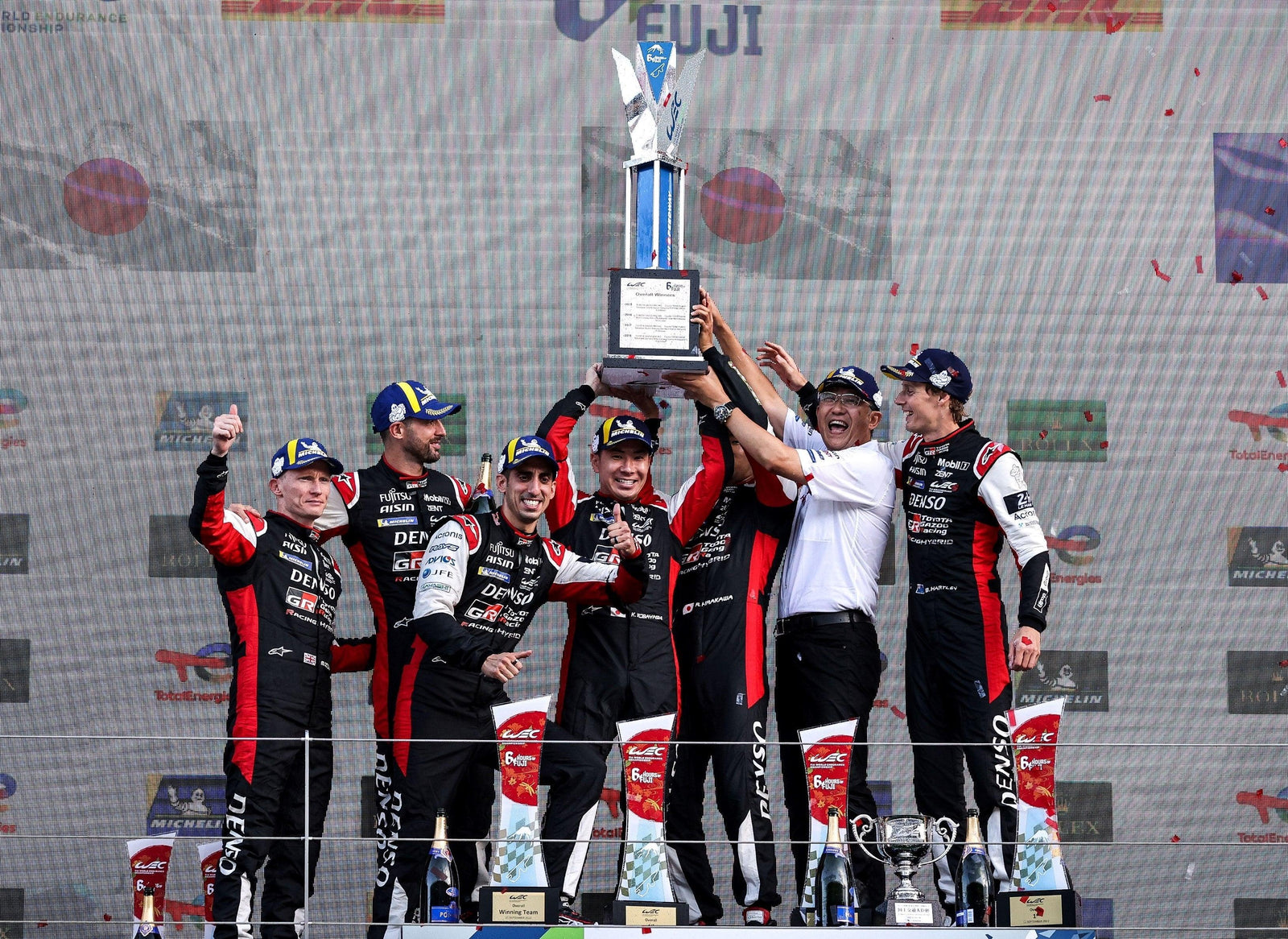 Alpinestars Seal World Endurance Championship Hypercar 1-2 Finish mit Nummer 8, die von Brendon Hartley, Sebastien Buemi und Ryo Hirakawa Victorious in den sechs Stunden des Fuji-Rennens, Japan, gefahren wird