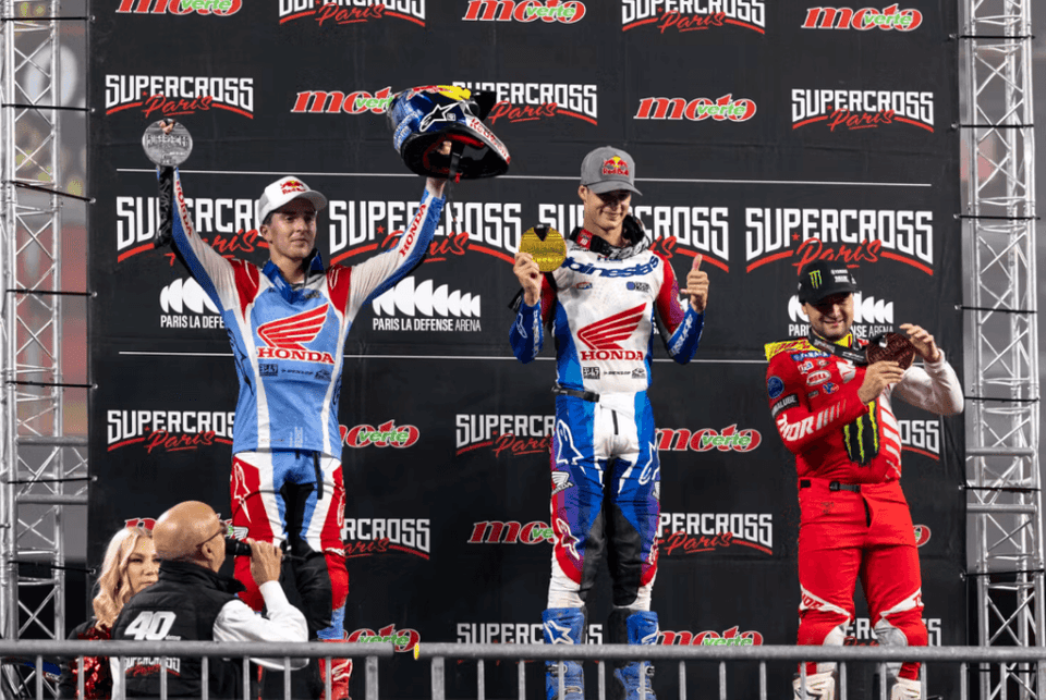 ALPINESTARS MONTE SUR LE PODIUM ET JETT LAWRENCE REMPORTE LE SUPERCROSS SX-1 DE PARIS EN FRANCE