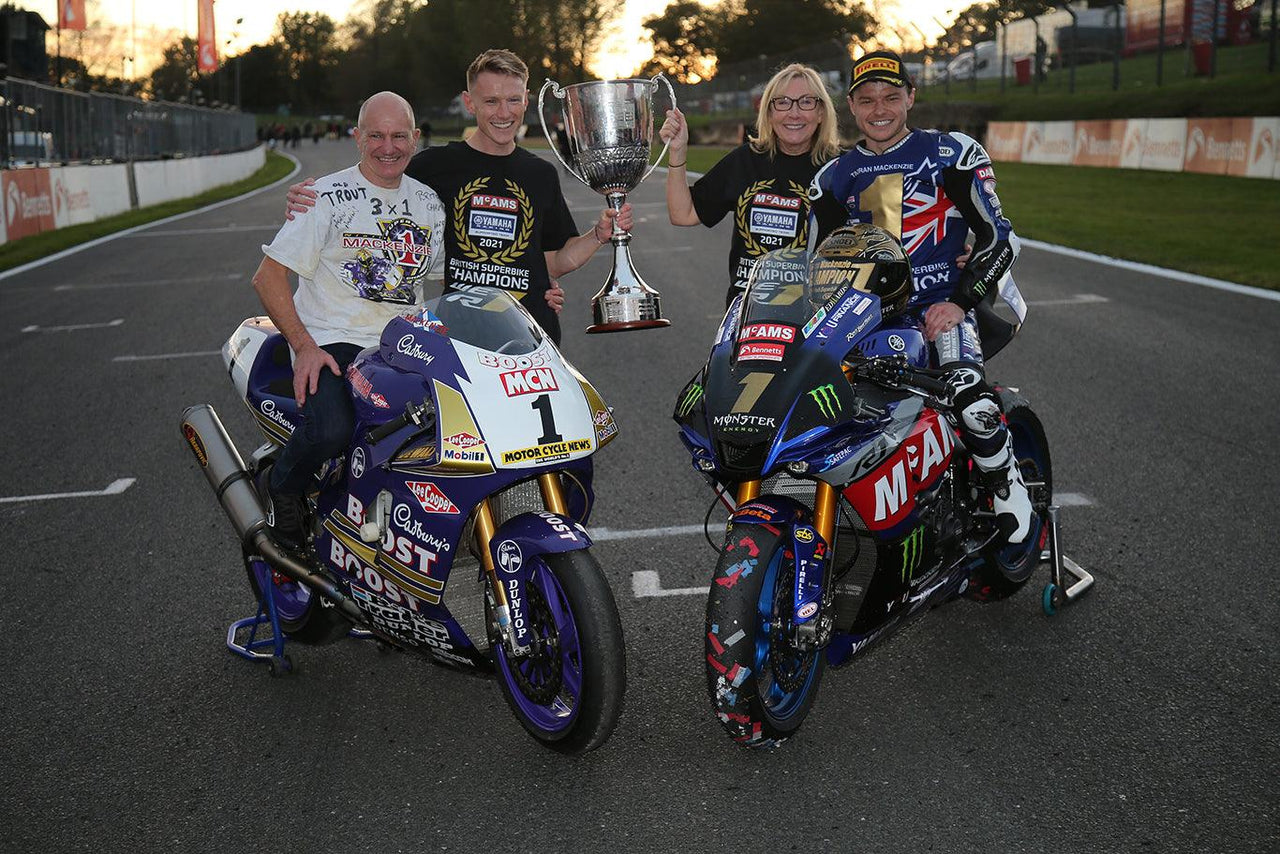 Tarran Mackenzie est couronné champion de Superbike britannique 2021 à la finale de la saison à Brands Hatch, Angleterre