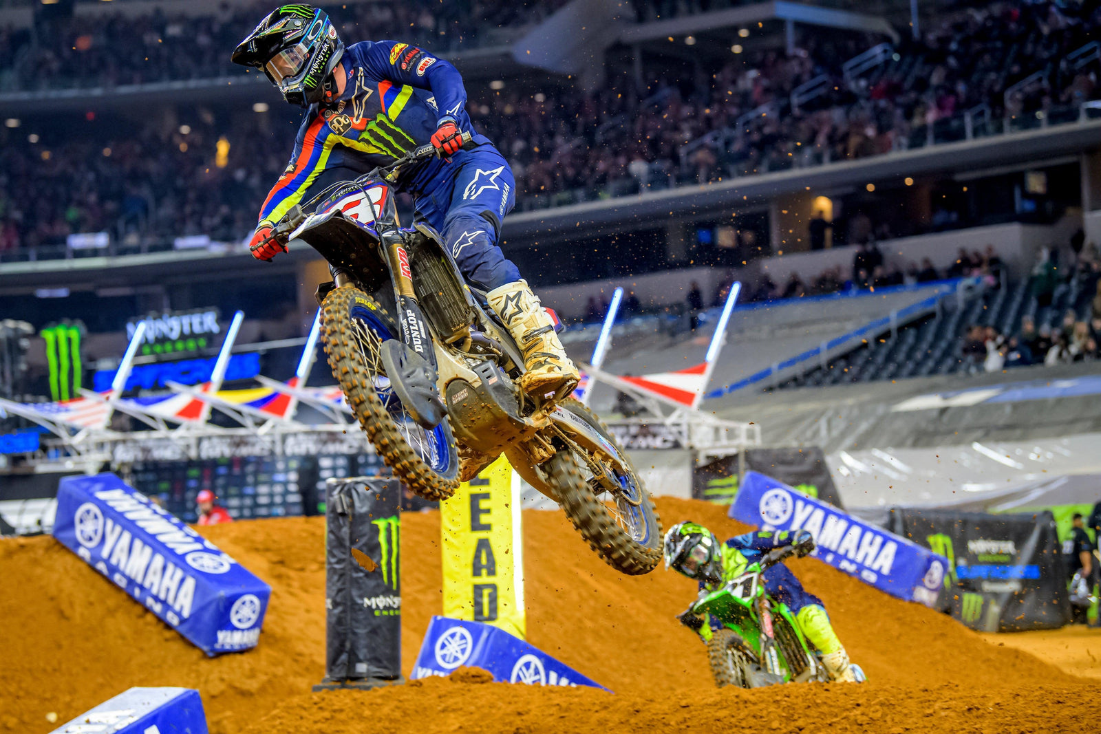 Alpinestars 450SX-Podium-Lock-Out als Eli Tomac-Kanten 450SX Triple Crown Victory in Arlington, Texas