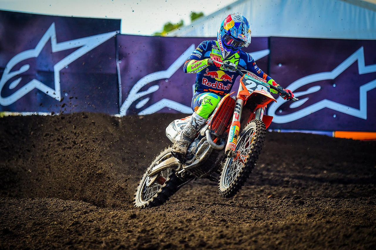 Tom Vialle gewinnt sowohl Motos als auch den MX2 insgesamt mit Thibault Benistant Dritter in Samota-Sumbawa, Indonesien