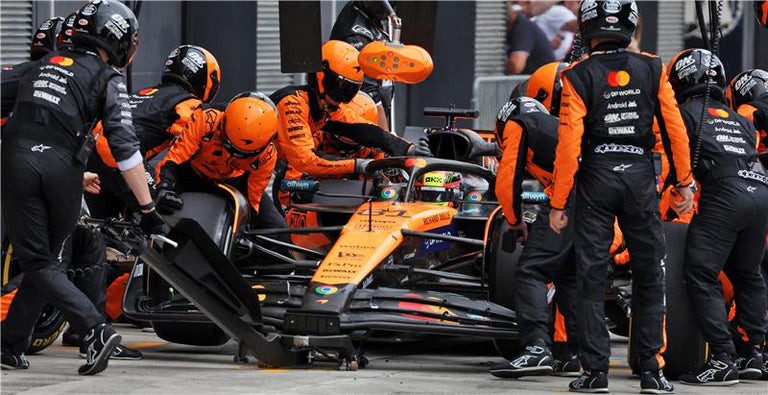 Hinter dem Lenkrad: Was Alpinestars F1-Fahrer am Renntag tragen