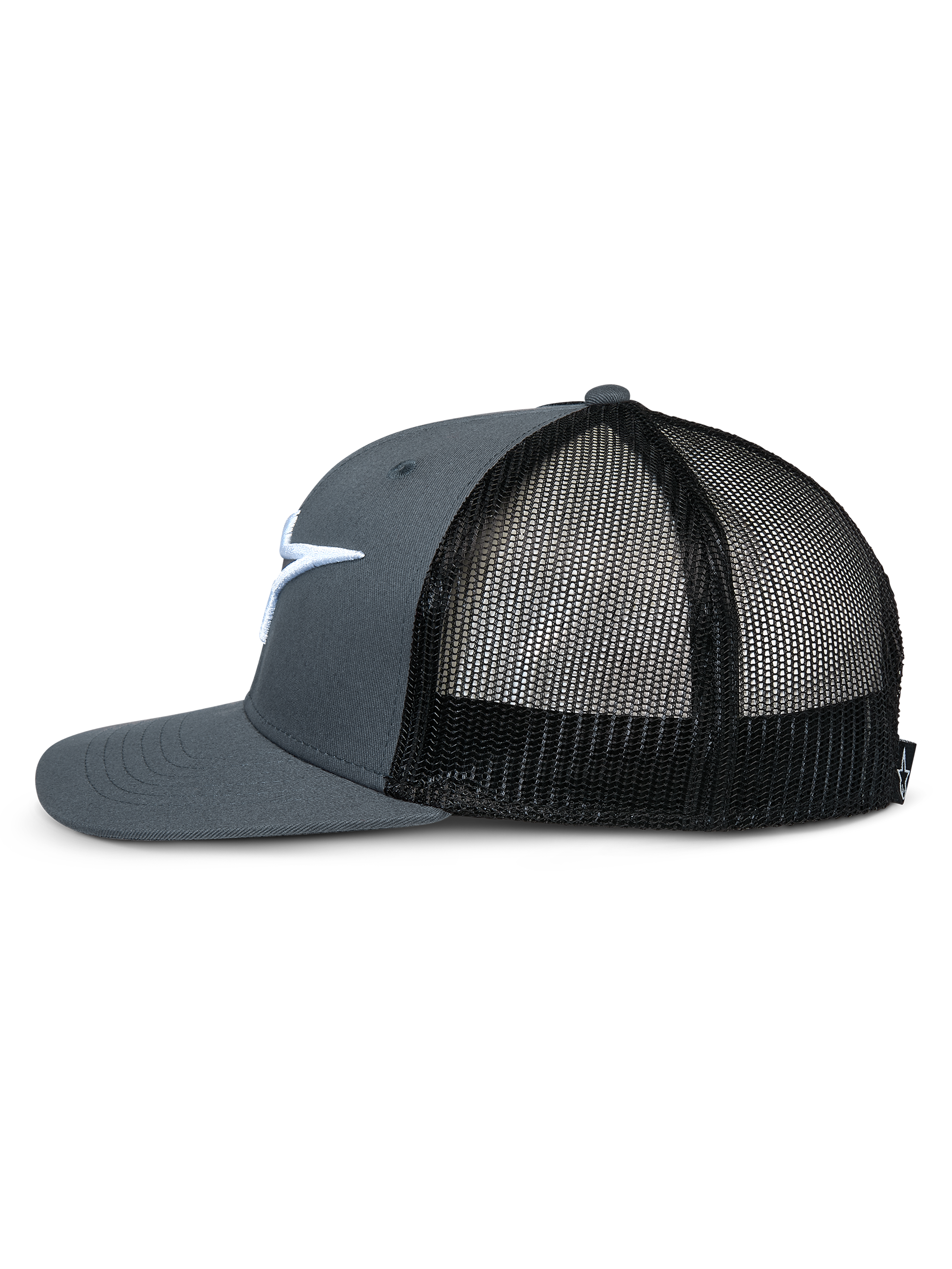 Alpinestars Corp Trucker, trucker pet, grijs en zwart, zijprofiel met platte klep, gestructureerde grijze kroon, zwarte mesh achterpanelen en wit geborduurd logo, casual motorsport-geïnspireerde hoofdbedekking