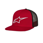 Alpinestars Corp Trucker Hat, rouge et noire, casquette trucker à visière plate, logo blanc brodé en 3D, devant en sergé rouge et panneaux arrière en maille noire