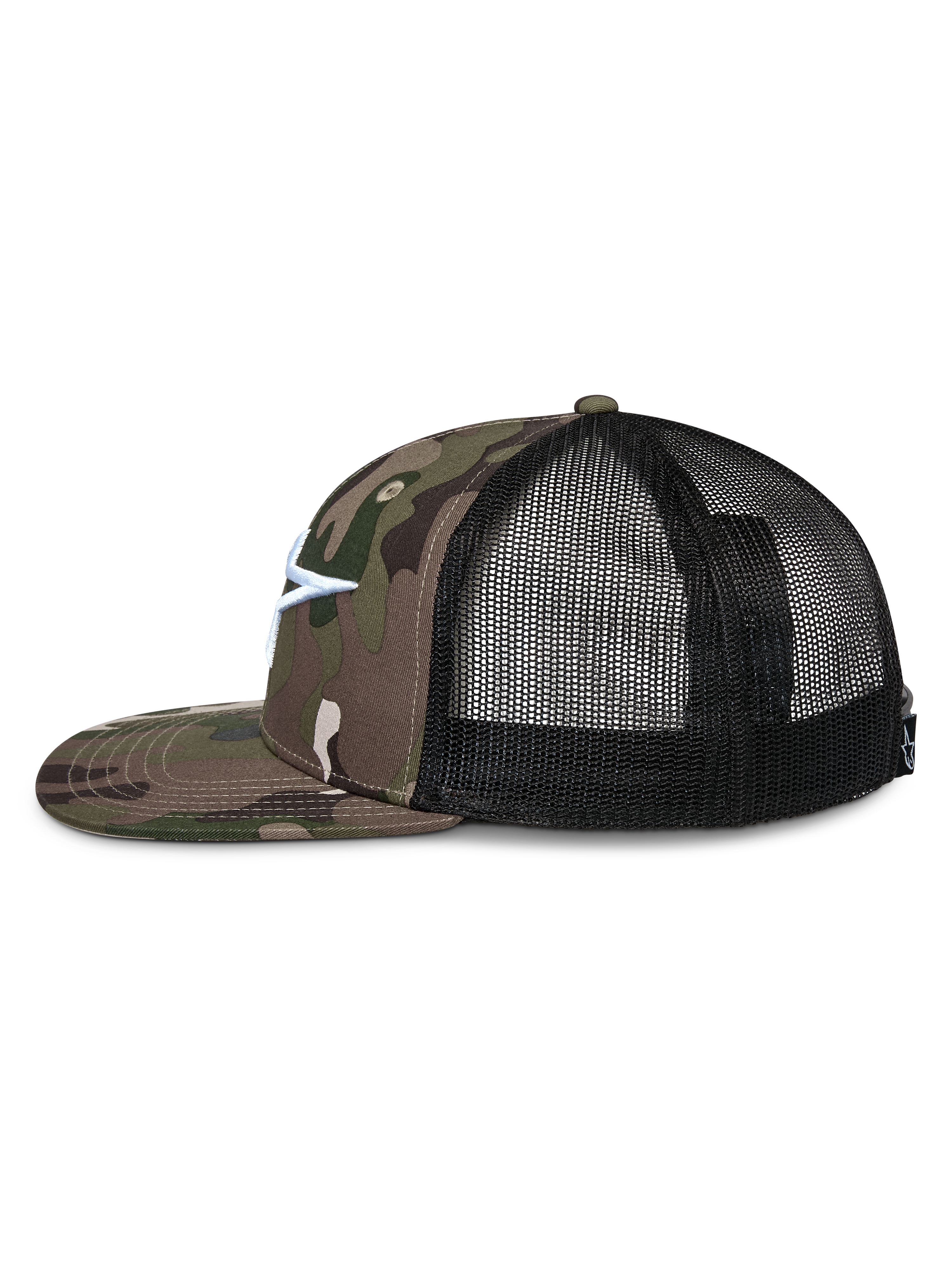 Alpinestars Corp Trucker Cap, Seitenansicht, grüne Camouflage-Vorderseite aus Twill mit flachem Schirm, schwarze Mesh-Rückseite, weiß gesticktes Astars-Logo, lässige Motorsport-Streetwear