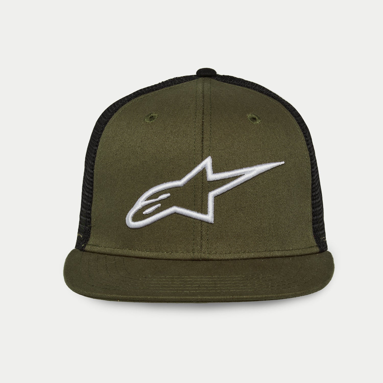 Alpinestars Corp Trucker pet, trucker cap met platte klep, militair groene voorkant en klep met zwarte mesh achterkant, wit 3D geborduurd A-star logo, gestructureerde kroon, casual motorsport hoofdbedekking