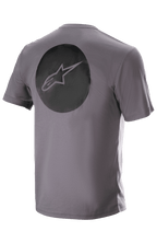 Alpinestars Dot Tech Tee, korte mouwen, Sparrow Gray, achteraanzicht met een grote zwarte cirkelvormige graphic met het Alpinestars ster-logo, technische vochtafvoerende MTB-kleding