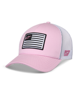 Casquette Snapback Flag Alpinestars, rose et blanc, visière courbée avec couronne structurée, avant en sergé avec arrière en maille blanche, avec un écusson drapeau noir et blanc et logo Astars rose, vêtement de sport décontracté inspiré du sport automobile