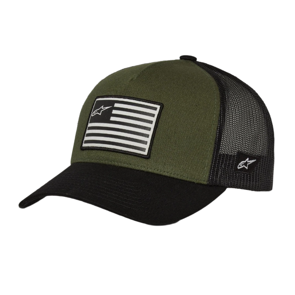 Alpinestars Flag Snapback pet, Military Black, olijfgroene kroon met zwarte gebogen klep en mesh achterkant, bedrukte vlagpatch met logo op de voorzijde, casual sportkledingontwerp