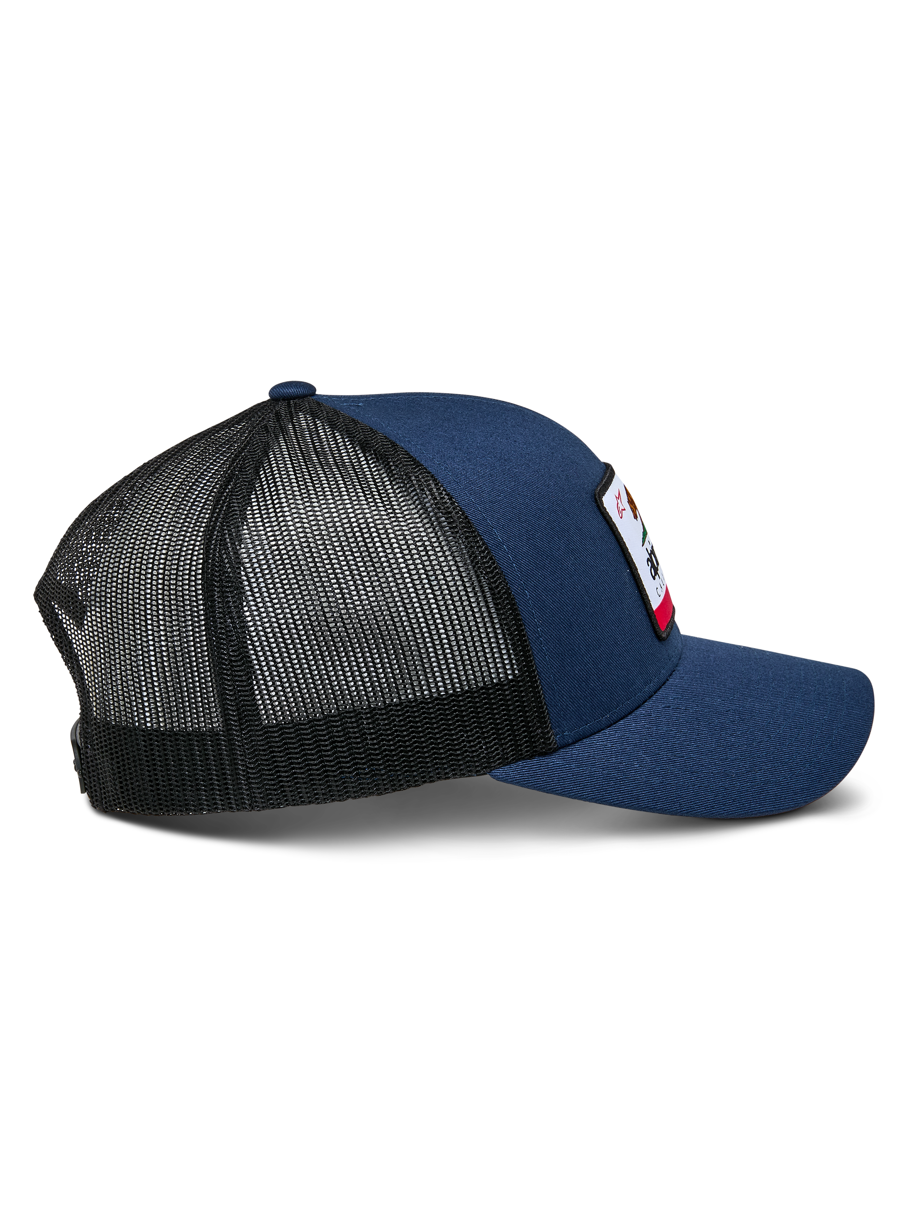 Casquette Alpinestars Cali 2.0, bleu marine avec maille noire, vue de profil, casquette trucker structurée avec visière incurvée et devant en sergé, arrière en maille polyester respirante, couvre-chef motorsport décontracté