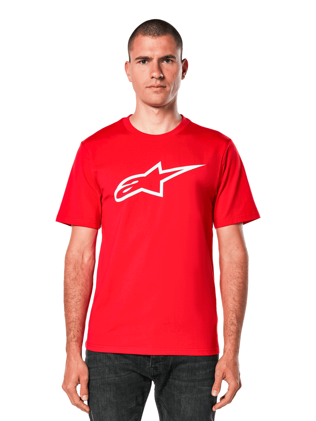 Alpinestars Ageless 2.0 CSF Tee, rood T-shirt met korte mouwen en wit sterlogo, casual motorsportkleding, ronde hals, vooraanzicht op model