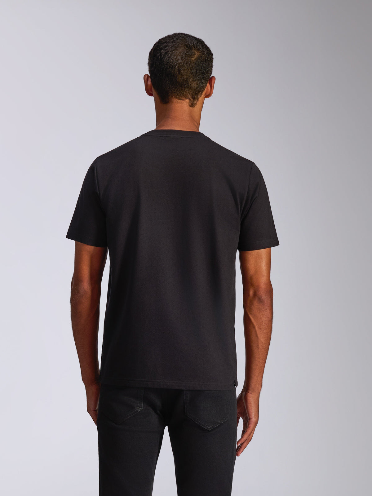Alpinestars Ageless 2.0 CSF Tee, T-shirt met korte mouwen, zwart, achteraanzicht op model, casual motorsport streetwear
