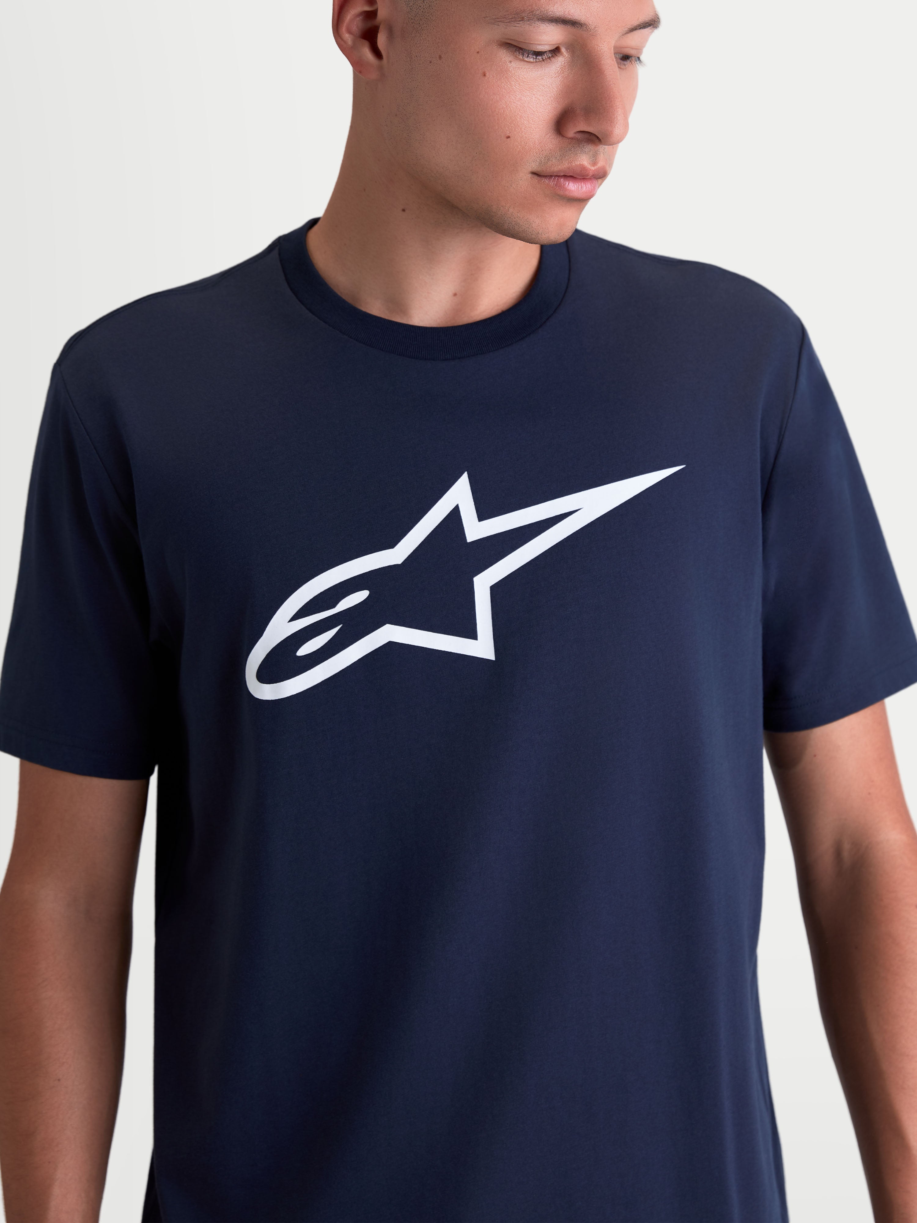 Alpinestars Ageless 2.0 CSF T-shirt, heren-t-shirt met korte mouwen, marineblauw en wit, zacht logo op de borst, katoen-polyester mix, casual sportswear