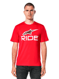 Alpinestars Ride 4.0 CSF Tee, t-shirt rouge à manches courtes, logo étoile Alpinestars blanc et graphisme « RIDE » sur la poitrine, vue de face sur modèle, vêtement de sport automobile décontracté