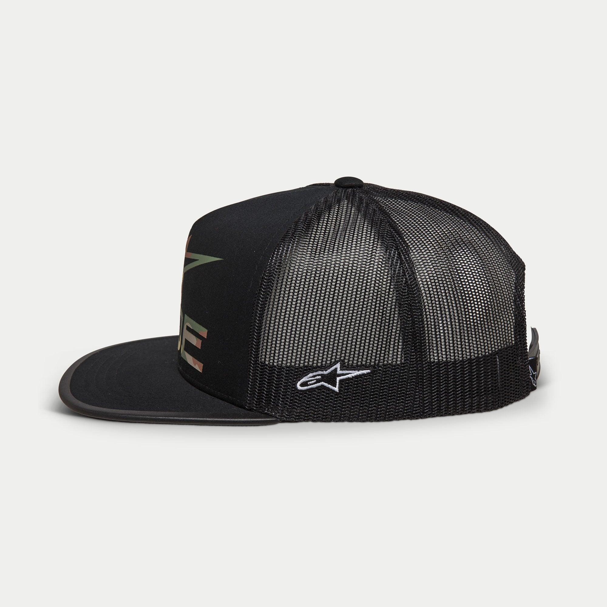 Alpinestars Ride 4.0 Camo Trucker Mütze, Schwarz, Seitenansicht, Twill-Vorderseite und Poly-Mesh-Rückseite, weißes gesticktes Logo an der Seite, flacher Schirm mit Camouflage-Druck-Kante, lässige vom Motorsport inspirierte Kopfbedeckung