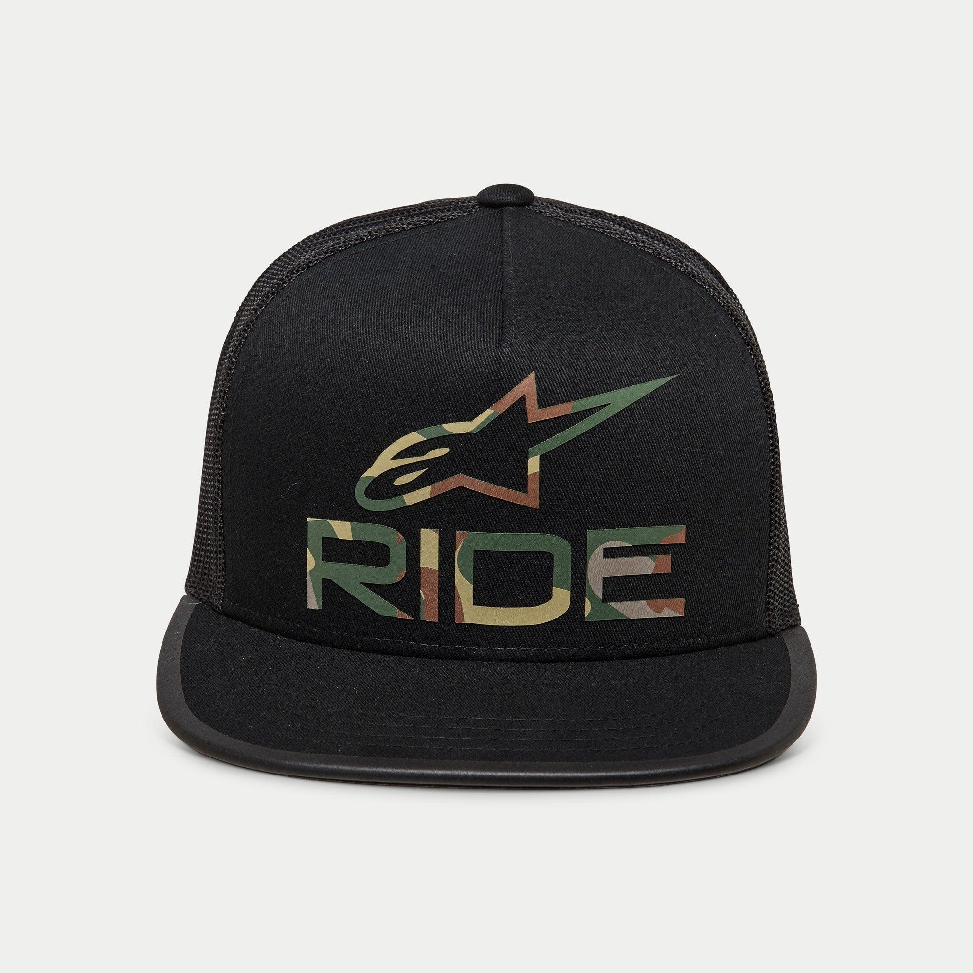 Alpinestars Ride 4.0 Camo Trucker Hat, schwarze Snapback-Kappe im Trucker-Stil, mit Logo im Tarnmuster und „RIDE“-Schriftzug auf einer strukturierten Krone, flacher Schirm, atmungsaktive schwarze Mesh-Rückseite, lässiges vom Motorsport inspiriertes Design