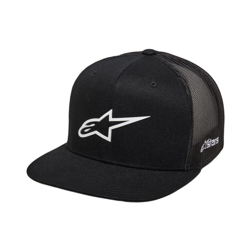 Casquette Trucker Alpinestars 3D Ageless, noire avec logo Alpinestars blanc, visière plate, couronne structurée, arrière en maille noire, vêtement de sport décontracté inspiré du sport automobile