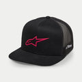 Casquette Trucker Alpinestars 3D Ageless, noir et rouge, avec logo étoile brodé rouge sur le devant, panneaux arrière en maille noire, visière plate, broderie latérale blanche, accessoire décontracté inspiré des sports mécaniques