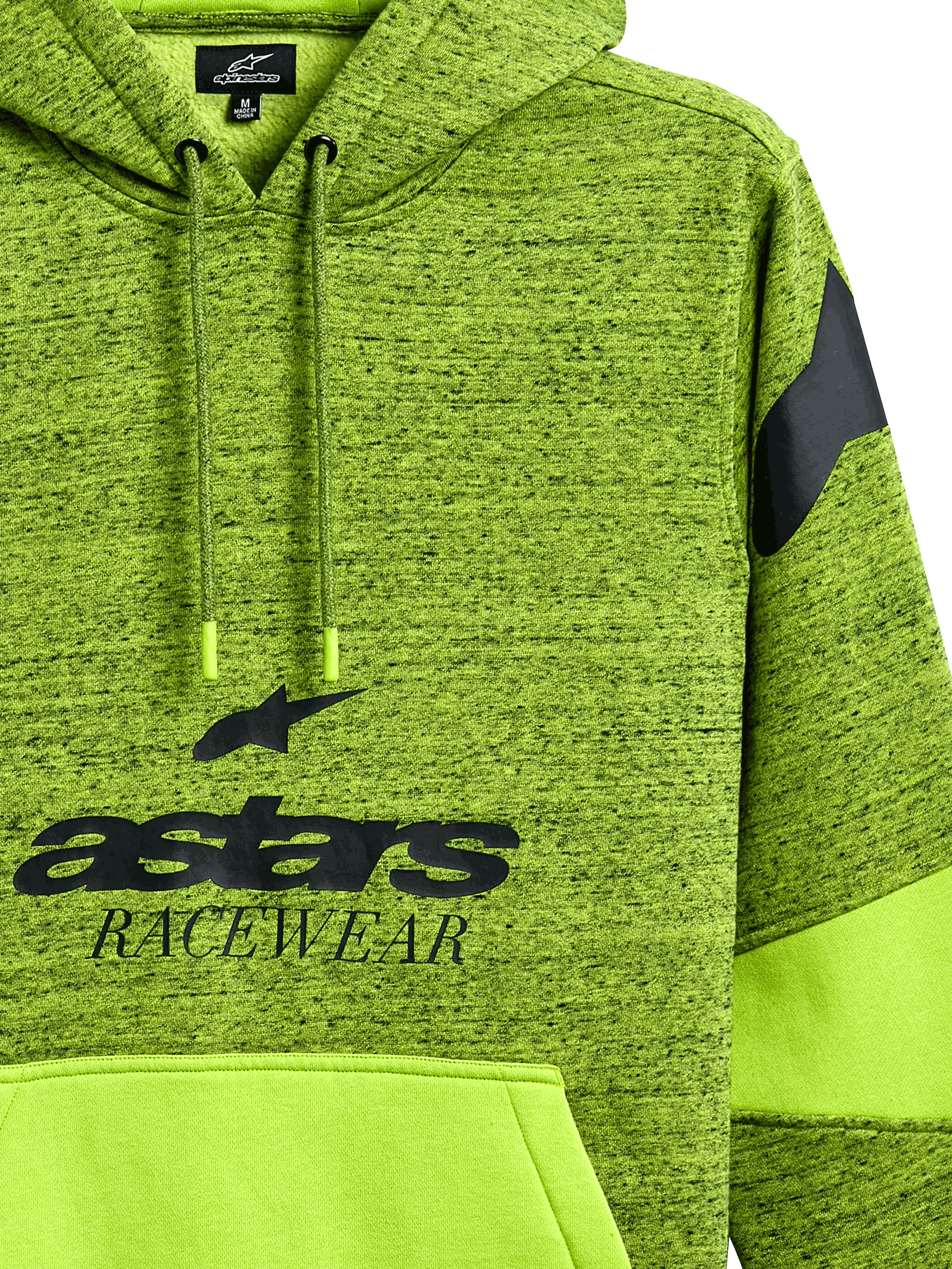 Alpinestars Perpetuate Hoodie, limegroene heather pullover, met zwart 'astars RACEWEAR' logo, effen lime kangoeroezak met stofblokkering, capuchon met trekkoord en logo op de schouder, casual motorsport-geïnspireerde sportkleding.