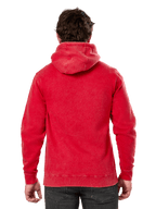 Alpinestars Unbound Hoodie, achteraanzicht van een rode fleece pullover behandeld met kledingverf, casual streetwear, voorzien van geribde manchetten en zoom, zelfgevoerde capuchon, gedragen met een donkere broek