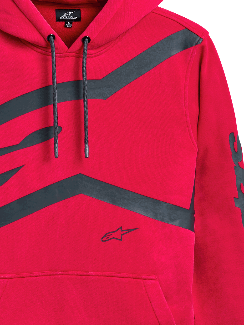 Alpinestars Unbound Hoodie, rood, close-up van de borst en mouw met grote donkergrijze grafische logo's, capuchon met trekkoorden, kangoeroezak, casual motorsport-geïnspireerde streetwear
