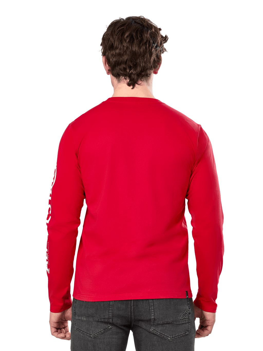 Achteraanzicht van een man die het Alpinestars Committed CSF longsleeve T-shirt in het rood draagt, gecombineerd met een donkergrijze jeans, met een zichtbaar wit Alpinestars-logo op de mouw en een minimalistisch ontwerp op de rug.