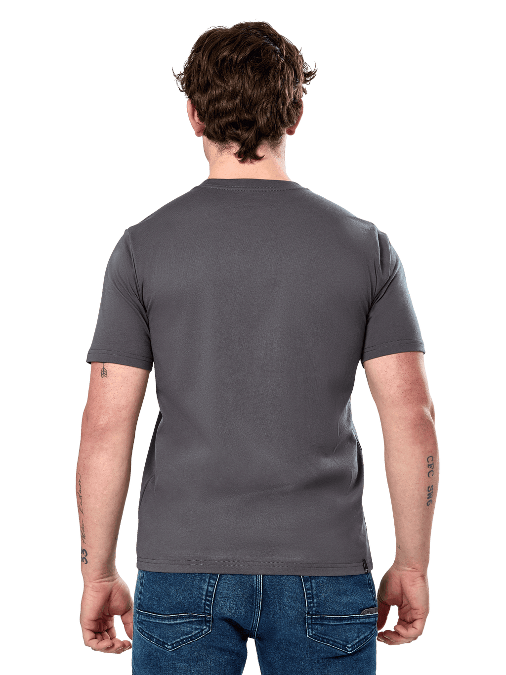 Alpinestars Cereal CSF Tee, T-shirt met korte mouwen, Charcoal, achteraanzicht, gedragen door model met blauwe jeans, casual motorsport-geïnspireerde streetwear