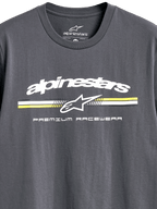 Alpinestars Prevail CSF Tee, T-shirt met korte mouwen, antraciet, wit Alpinestars-logo met gele en witte strepen in paddock-stijl, tekst 'Premium Racewear', casual motorsportkleding
