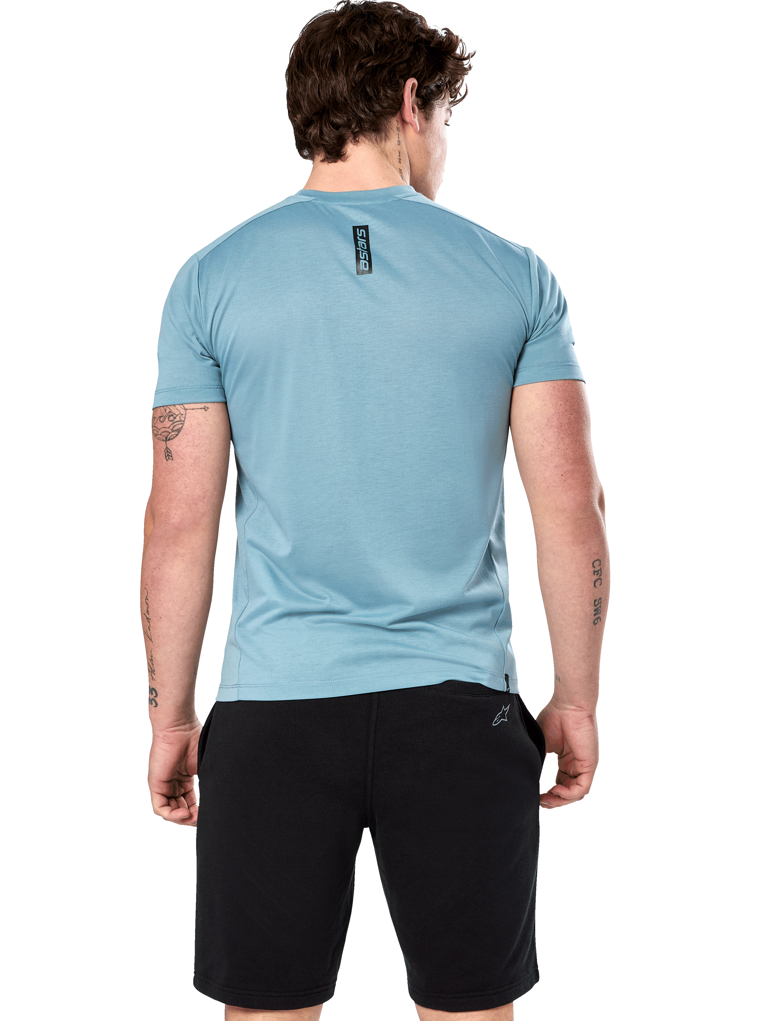 Alpinestars Point Performance Tee, T-shirt met korte mouwen, Ice Blue, achteraanzicht op model met verticale zwarte astars tekstprint, gecombineerd met zwarte shorts, casual performance sportkleding