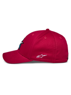Alpinestars Elemental pet, rood, zijaanzicht, gebogen klep en gestructureerde kroon, wit geborduurd Alpinestars-logo op de zijkant, casual motorsport-geïnspireerd hoofddeksel