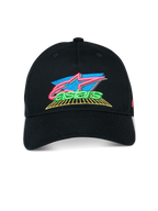 Alpinestars Vivid pet, zwarte baseballcap met opvallend 3D geborduurd logo met roze, blauwe en groene accenten, gebogen klep, semi-gestructureerde lage kroon, casual motorsport streetwear