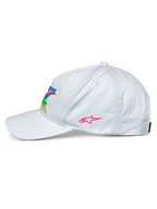 Alpinestars Vivid pet, wit, zijaanzicht van een baseballcap, gebogen klep en semi-gestructureerde lage kroon, voorzien van kleurrijk 3D-borduurwerk aan de voorkant en een roze sterlogo aan de zijkant, casual sportswear