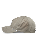 Casquette Alpinestars Tyler, kaki, vue de profil montrant la visière courbée et la garniture en corde tressée blanche, casquette à couronne basse non structurée, sportswear décontracté