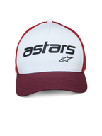 Alpinestars Vital Trucker Hat, truckerpet, wit, maroon en oranje, voorzien van een wit voorpaneel met zwart 'astars' logo, een maroon gebogen klep en oranje mesh, casual hoofddeksel geïnspireerd op de motorsport