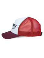 Alpinestars Vital Trucker Pet, zijaanzicht, wit gestructureerd voorpaneel met zwart logo, bordeauxrode gebogen klep, oranje mesh achterzijde, casual sportswear pet