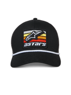 Alpinestars Selica Trucker Pet, zwarte pet met geborduurde patch op de voorkant, wit Astars-logo en meerkleurige strepen, wit gevlochten koord, gebogen klep, gestructureerde kroon, casual motorsport-geïnspireerde streetwear