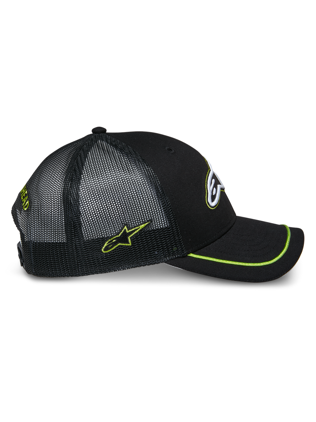 Alpinestars Exceed Trucker pet, zijaanzicht, zwart met limoengroene accenten, mesh achterpanelen, gebogen klep met limoengroene sutache afwerking, geborduurd logo aan de zijkant, casual motorsport hoofdbedekking