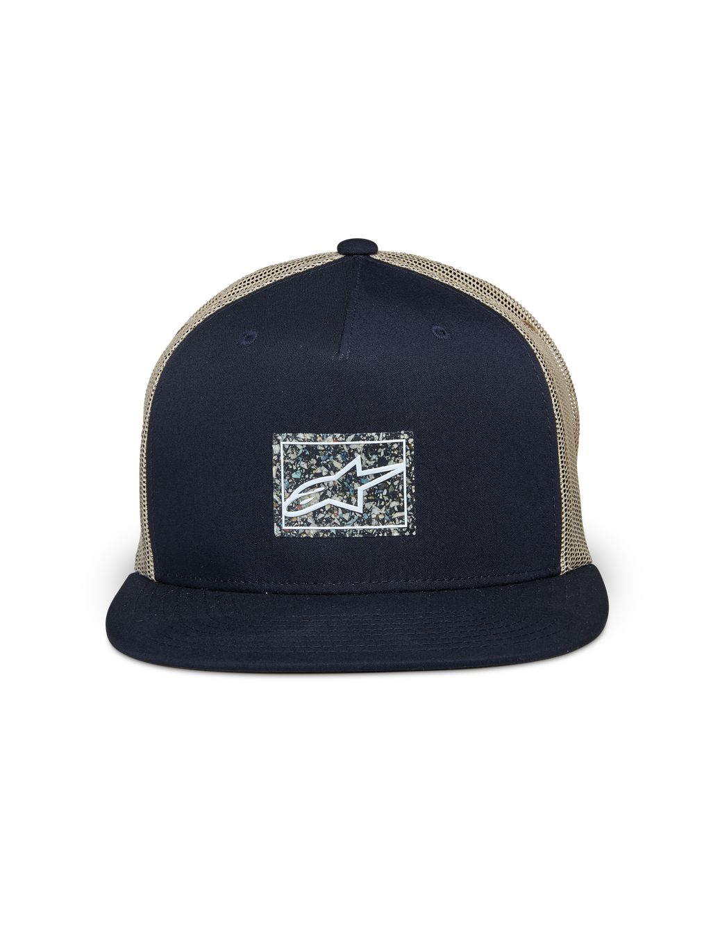 Alpinestars Mackinic Trucker pet, marineblauw en kaki, truckerpet met platte klep, gestructureerd marineblauw voorpaneel met een gespikkelde rechthoekige gerecyclede logopatch, kaki mesh achterkant, casual motorsport-geïnspireerde hoofdbedekking