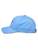 Alpinestars Apex pet, blauw, zijaanzicht, gebogen klep met geperforeerde zijpanelen voor ventilatie, technische vochtafvoerende stof, op motorsport geïnspireerde performance pet