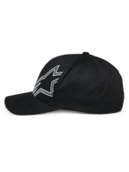 Alpinestars Share pet, zwarte baseballcap, zijaanzicht, met een groot wit omlijnd Astars-logo, gebogen klep, gestructureerde kroon, casual motorsport-geïnspireerde hoofdbedekking