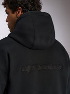 Alpinestars Emergent Oversized Hoodie, zwarte casual streetwear, achteraanzicht met 3D-geborduurd Alpinestars-woordlogo, oversized pasvorm met premium fleecetextuur